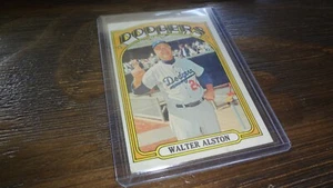 1972 TOPPS #749 WALTER ALSTON BASEBALL CARD - Picture 1 of 3