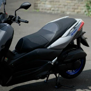 Sella ribassata originale YAMAHA XMAX 125 300 400 SELLA BASSA 4 CM ORIGINALE - Foto 1 di 11