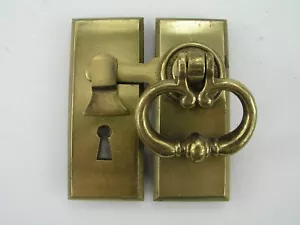 Cierre de puerta de gabinete de latón vintage - Imagen 1 de 3