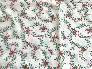 34" x 28" CHRISTMAS HOLIDAY HOLLY JINGLE BELLS ON CREAM PRINT POLYCOTTON FABRIC - Picture 1 of 2