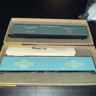 Roundhouse HO 50' Railway Express Agency/Borden's Refr Express Box Car 3610/3611 Foto 1 de 4