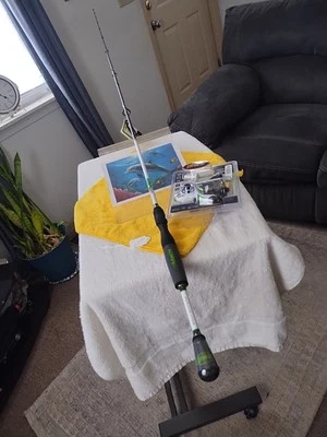 New Spinning Fishing Rod Lew's 6'Med 4-12lb And Reel Xfinity - Image 1 of 4