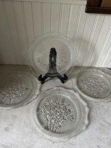 Set Of 4 Jeannette Glass Iris and Herringbone Crystal 9.5 Inch Dinner Plates EUC - Picture 1 of 6