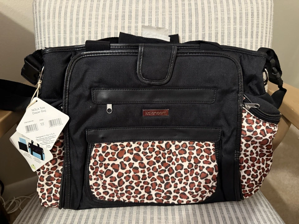 Bolso de Pañales Kalencom Nola Grande Estampado de Leopardo Negro con Cambiador y Bolsa Foto 1 de 3