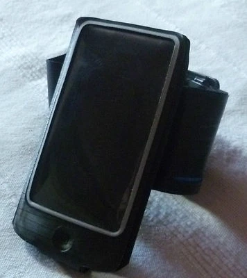 Belkin FastFit Armband for iPod touch 4th Generation F8Z675CWBKB - Image 1 of 4