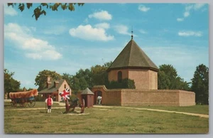 Magazine And Gaurd House, Williamsburg, Virginia, USA, Vintage Post Card. - Picture 1 of 2