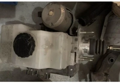 Cilindro maestro de freno bomba ABS Toyota Land Cruiser Lexus LX470 98-99 PROBADO Foto 1 de 4