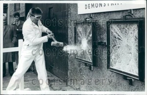 1968 Gewichtheber R Munfold Triesto Thriglasbruch aus der Schweiz Pressefoto - Bild 1 von 2