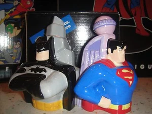 WARNER BROS FACTORY NEW!! SUPERMAN & BATMAN SALT & PEPPER Statue Figurine TOY - Picture 1 of 5