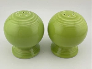 FIESTA Shaker sale e pepe a sfera rotonda verde menta chiaro Fiestaware - Foto 1 di 5