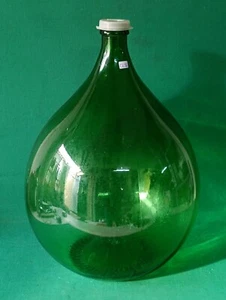 VECCHIA DAMIGIANA BOCCIONE IN VETRO VERDE CAPACITÀ 34 LITRI VINTAGE. CL16 - Foto 1 di 6