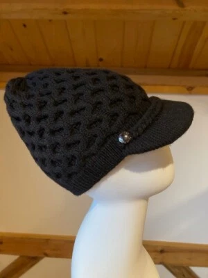 GORRA DE PUNTO TRENZADO SUAVE CALVIN KLEIN CON VISERA Y BOTONES TALLA MEDIANA EXCELENTE ESTADO Foto 1 de 4
