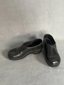 Womens 9.5-10 40 Dansko Professional Clogs Black Leather Comfort Nursing - Picture 1 of 6