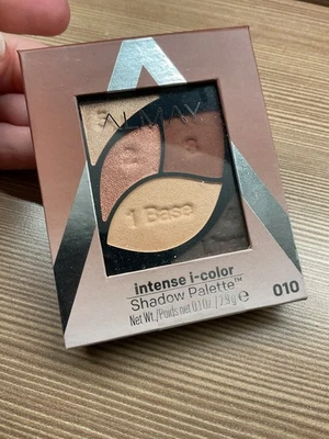 Almay 010 Ojos Marrón Intenso I-Color Mejorador Sombra con Base de Imprimación Sellada  Foto 1 de 3