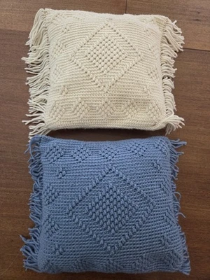 Пара вязаных крючком подушек синий и белый кремовый бриллиант афганский стиль - Изображение 1 из 4