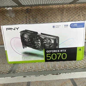 PNY Overclocked Triple Fan GeForce RTX 5070 12GB - Graphics Card - Excellent - Afbeelding 1 van 11