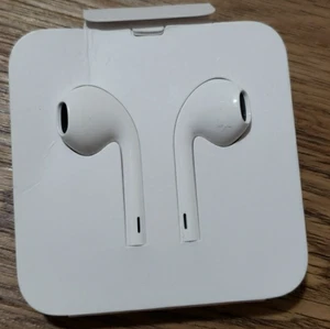 Apple Earpods OEM Earbud Headphones Wired - Lightning Connector T37 - Picture 1 of 6
