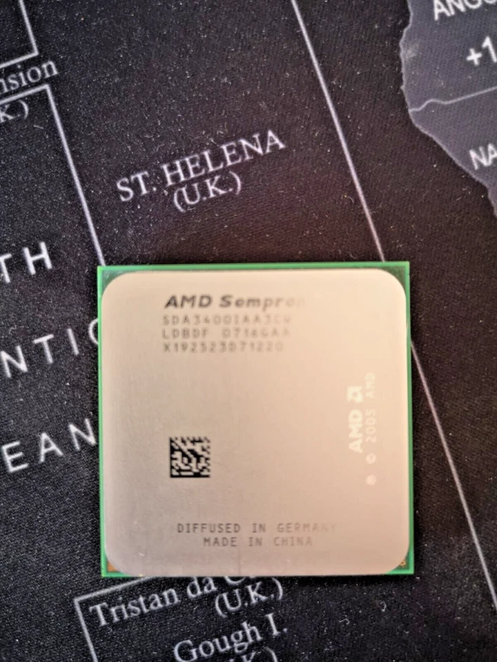 PROCESSORE AMD SEMPRON SDA3400IAA3CW LDBDF 0716GAA X192523D71220 - Immagine 1 di 1