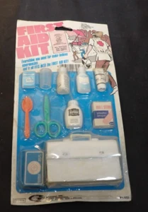 Kit pronto soccorso giocattolo miniatura Henry Gordy International 1976 vintage nuovo sigillato - Foto 1 di 2