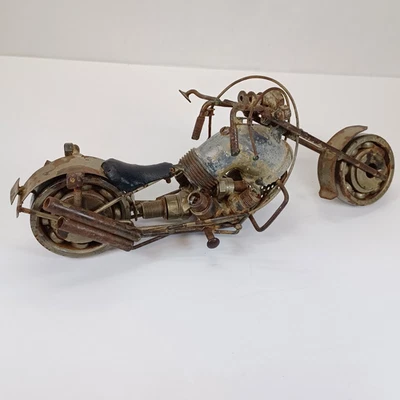 Escultura de motocicleta picadora de metal artesanal vintage Foto 1 de 4