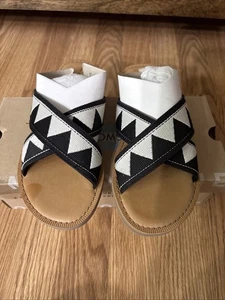 Neu im Karton Toms Viv Slipper Sandale schwarz Tribal Damengröße 6,5 - Bild 1 von 10