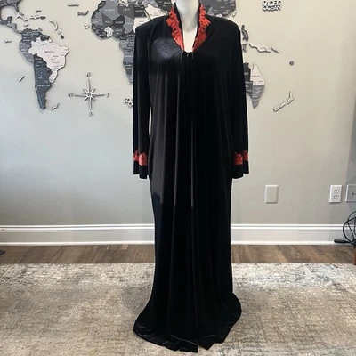 复古钻石茶 M 黑色拉链长袍 带红色刺绣 阅读 — 第 1/4 张图片