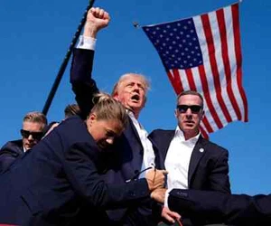 TRUMP FIST PUMP AFTER ASSASSINATION ATTEMPT 4x6 Glossy Printed Photo - Picture 1 of 1