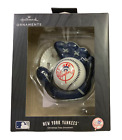 Hallmark New York Yankees Handschuh & Ball Logo MLB schwarze Box Weihnachtsornament Neu im Karton