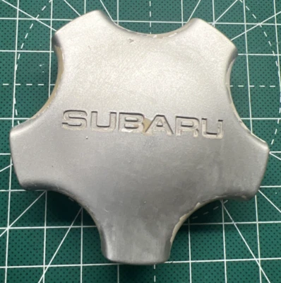 SUBARU FORESTER IMPREZA LEGACY OEM TAPA CENTRAL PLATEADA 28811 AC020 VER FOTOS. Foto 1 de 4