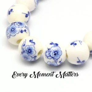 20 x PORCELAIN CERAMIC CLAY FLOWER BLUE & WHITE Beads 10mm Hole 3mm - Picture 1 of 2