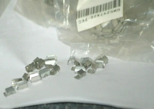 Qty 400 - GM 5297428 OEM CLIP - Picture 1 of 2