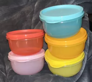 NEW Tupperware 5 Set Ideal lil Bowls W/Lids - Picture 1 of 6