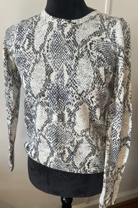 GENERATION LOVE PULLOVER SIZE S NWOT - Picture 1 of 6