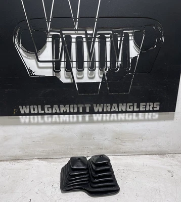 2.5 & 4.0 AX5 AX15 Manual 5spd Rubber Outer Shifter Boot 87-95 Jeep YJ Wrangler - Image 1 of 4