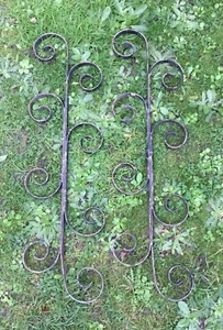 2 x Large Vintage Wrought Iron Decorative Scrolls for Windows | Stairs - Picture 1 of 1