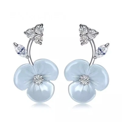 Aretes con flores esmaltadas azul claro ZARD con acento de circonita cúbica chapado en plata Foto 1 de 4