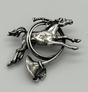 Spilla vintage M&H argento sterling spilla cavallo equitazione tromba corno 1 1/2" - Foto 1 di 8