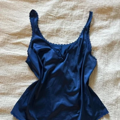 Lencería delicada Warners Y2K azul marino cami cuello en V grande de nailon coqueta  Foto 1 de 4