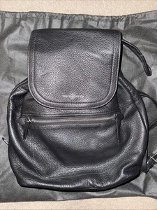 Vince Camuto schwarz Leder verstellbare Riemen Magnet Klappverschluss Luz Rucksack - Bild 1 von 5