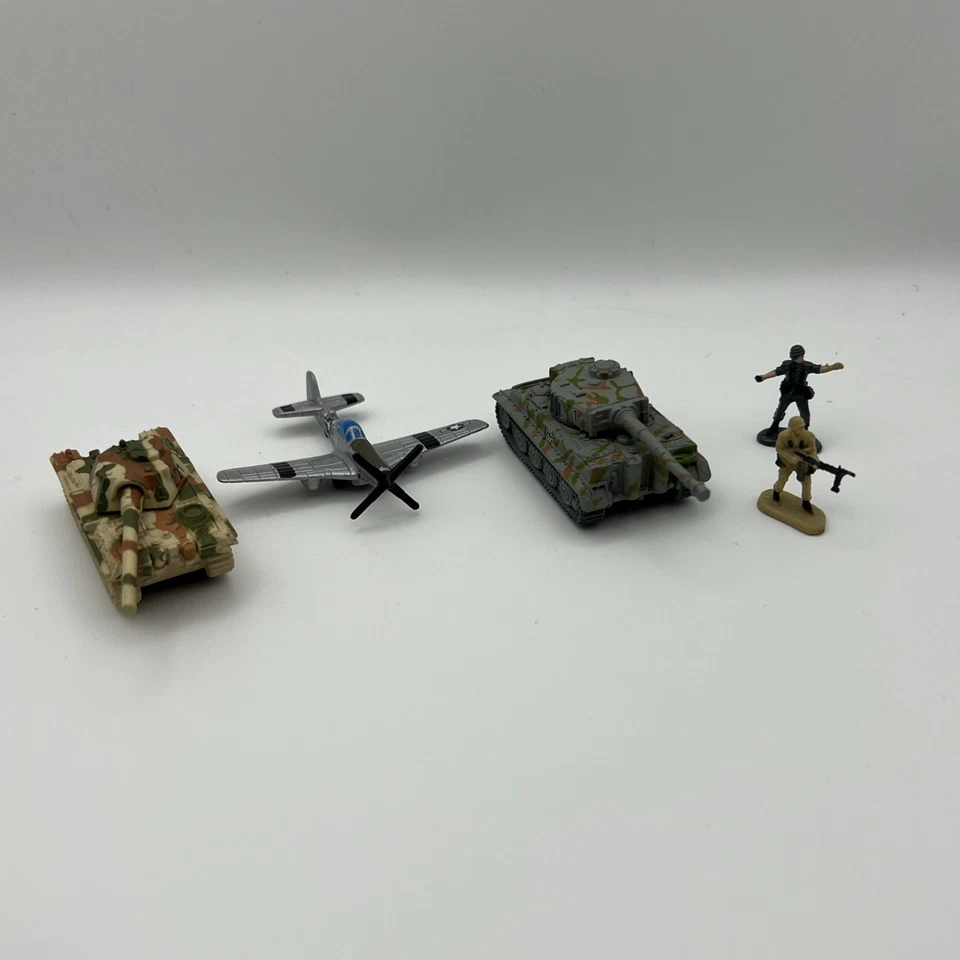 Micro Machines #19 WAR CLASSICS WW II World Military 1995 Galoob vintage Mustang - Image 1 of 4