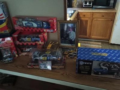 Lote de 12 autos Nascar Jimmy Johnson Lowes más autógrafos  Foto 1 de 4