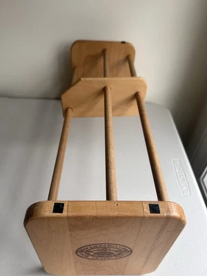 "Estante deslizante ajustable de madera Napa Valley soporte para álbum de almacenamiento de DVD CD de 18,75"" de largo" Foto 1 de 4