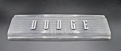Dodge Challenger 1970 de fábrica luz trasera de reversa "DODGE" letras Foto 1 de 4
