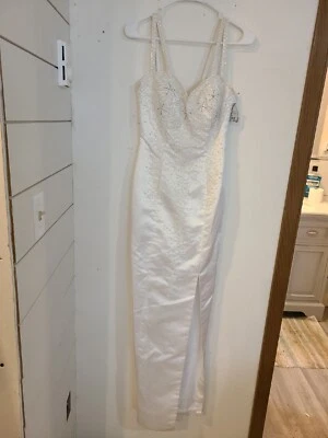 ((NEW)) Alyce Wedding Dress Size 4 msrp $368.00 - Image 1 of 4