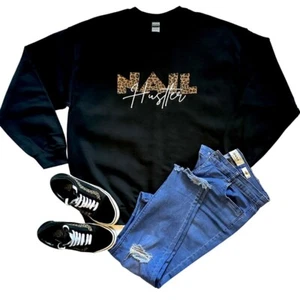 Nail Hustler Tech Artist Leopard Tiermotiv Damen Sweatshirt Salon Arbeitskleidung - Bild 1 von 11