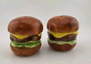Vintage Kunststoff Hamburger 🍔 Salz & Pfefferstreuer Set Hong Kong Burger Unikat - Bild 1 von 2