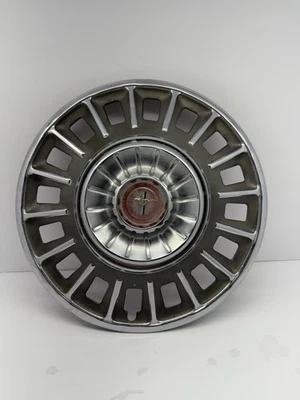 Ford OEM 1967 1968 Mustang Deluxe 14" metal cromo y gris tapacubos cubierta de rueda Foto 1 de 3