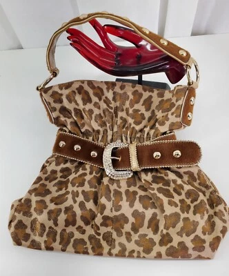 BOLSO DE HOMBRO KATHY VAN ZEELAND HECHO POR EL HOMBRE LEOPARDO/CINTURÓN/TACHONADO CON DEFECTO. $20,00 Foto 1 de 4