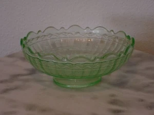Tazón de novedad a escala de rayos puntiagudos Fenton vaselina patas verdes - Imagen 1 de 3