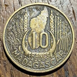PIECE DE 10 FRANCS  1953 MADAGASCAR (1094) - Picture 1 of 2